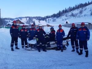 Пробираются к месту аварии на снегоходах и лыжах. В Хакасии в двух сёлах – перебои с электроснабжением