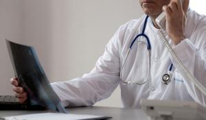 По всем вопросам: в Хакасии работает горячая линия для медработников