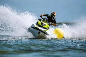 На моторных лодках, катерах и гидроциклах нельзя: на озерах Хакасии введён запрет