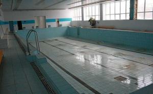 Власти Хакасии обещают отремонтировать бассейн в Вершине Тёи