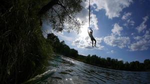 В Абакане во время купания подросток сломал позвоночник