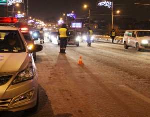 Во время пятничного рейда инспекторы ГИБДД остановили 300 автомобилей