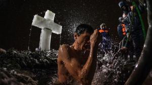 В МЧС напомнили правила безопасности при Крещенских купаниях