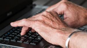 Сотрудников группы 65+ возвращают на работу