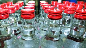 С прилавков магазинов Хакасии изъяли 500 литров подозрительного алкоголя