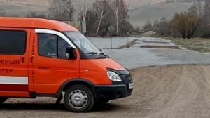 В Хакасии грунтовыми водами залило дорогу от Усть-Чуля до Верхней Тёи