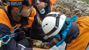 Спасатели Хакасии экстренно эвакуировали туристку с горы Борус на вертолёте 