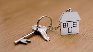 В Абакане ключи от квартир получили 14 детей-сирот 