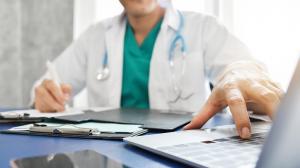 Новые программы появятся для привлечения врачей в больницы Хакасии