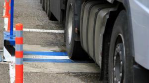 На дорогах Хакасии запустят пункты весового контроля