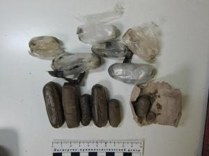 Почти 4 кг наркотиков изъяли полицейские в Хакасии