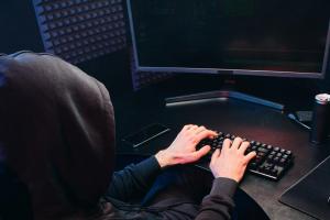 Жители Хакасии хотели приятно провести ночь, но нарвались на мошенников