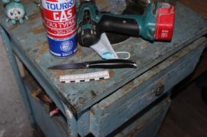 Мужчина чуть не убил сына за то, что тот оказался помогать по дому