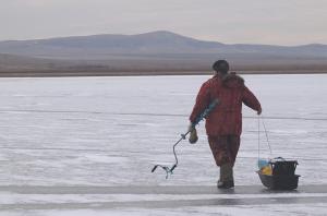 Помните о том, что зимняя рыбалка может быть смертельно опасной