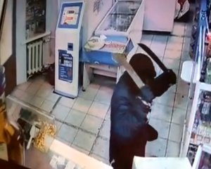 Налётчика, вооруженного мачете, поймали в Хакасии по горячим следам