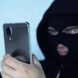 Мошенники стали обманывать людей через QR-коды, представляясь сотрудниками Госуслуг