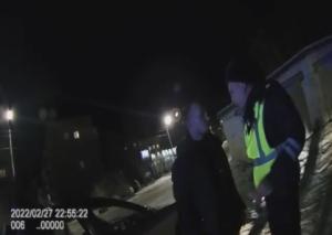 Водитель такси ударил сотрудника полиции в Саяногорске