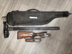 Оружие, боеприпасы и наркотики изъяли полицейские у жителя Курагинского района