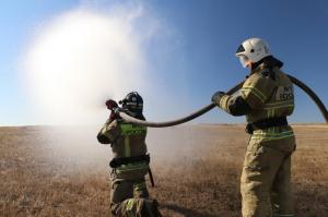Спасатели тренировались бороться со стихией в Черногорске