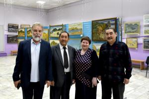 Художники Абакана делятся творческим опытом и знаниями со школьниками Хакасии