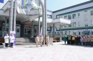 В школах Хакасии взметнулся российский триколор