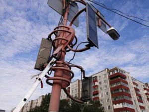 Светофор на перекрёстке Дружбы Народов - Кати Перекрещенко меняет режим работы