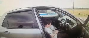 Мать решила научить 10-летнего сына водить машину