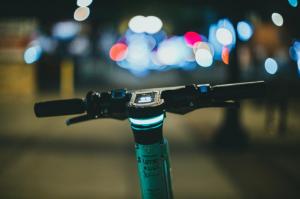 Самокатчик сбил женщину в Абакане