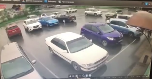 5-летнюю девочку сбили на парковке в Абакане