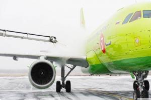 Снег не мешает летать абаканским самолетам