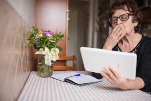 "Толя" с сайта знакомств обманул 72-летнюю жительницу Хакасии