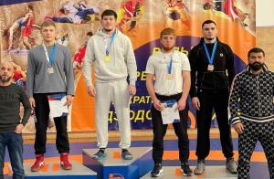 Борцы Хакасии завоевали путевки на чемпионат страны