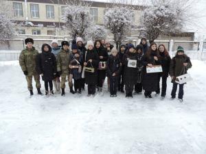 Росгвардейцы с кадетами сделали кормушки для птиц