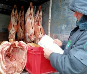 Мясо сомнительного происхождения везли для продажи в Черногорск