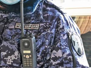 Мужчину, который был в розыске, задержали росгвардейцы в Абакане