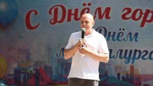 «Живет комбинат — живет город»: Сергей Сокол поздравил металлургов Сорска с праздником