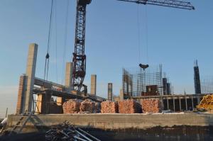 Строительство новой школы в Белом Яре продолжается