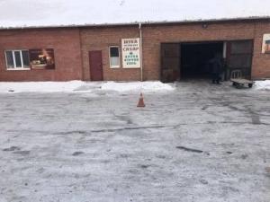 Женщина попала под колёса на парковке в Абакане