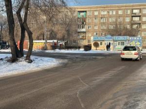 Возле автозаправочной станции между улицей Комарова и МФЦ перекрыли дорогу