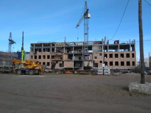 Строительство новой школы продолжается в Белом Яре