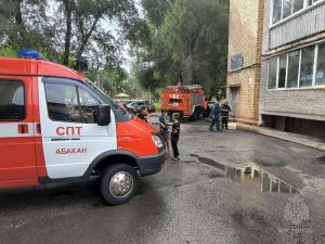 Непотушенная сигарета стала причиной эвакуации в Абакане