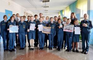 В Хакасии учащиеся кадетского класса отправили письма военнослужащим в зону СВО