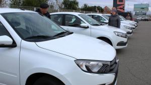 Автомобили с адаптивным управлением получили жители Хакасии, пострадавшие на производстве