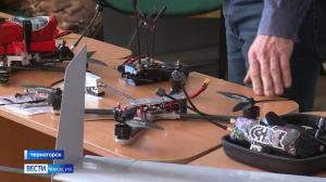 Учеников черногорской школы познакомили с устройством дронов