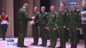 Поздравления принимают профессиональные военные