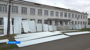 После ураганного ветра Усть-Чульской СОШ требуется ремонт крыши 