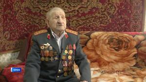 Ветеран Георгий Яковлевич Гераськов из Шира принимает поздравления с юбилеем Победы