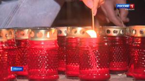 В память о погибших в Абакане зажгли свечи