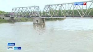 Большая вода все ещё держит в напряжении жителей Хакасии