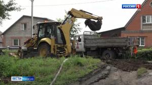 В Черногорске продолжается откачка воды из затопленных домов